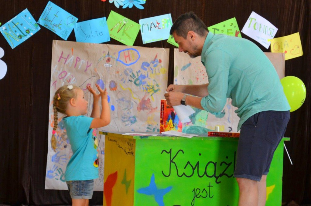 Książka z półkartkami jest OK!