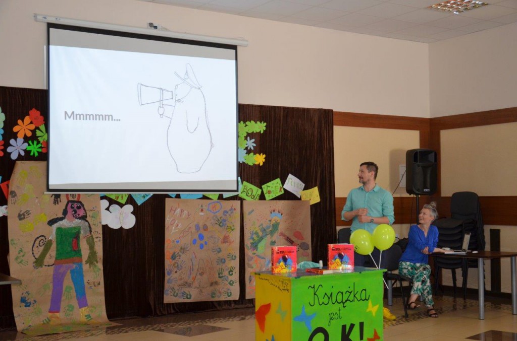 Książka z półkartkami jest OK!