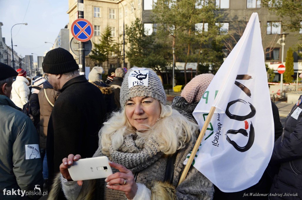 Manifestacja KOD w Warszawie