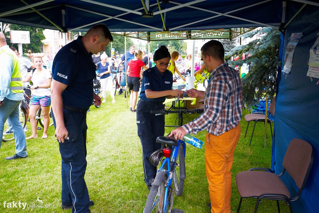Znakowanie rowerów przed starostwem