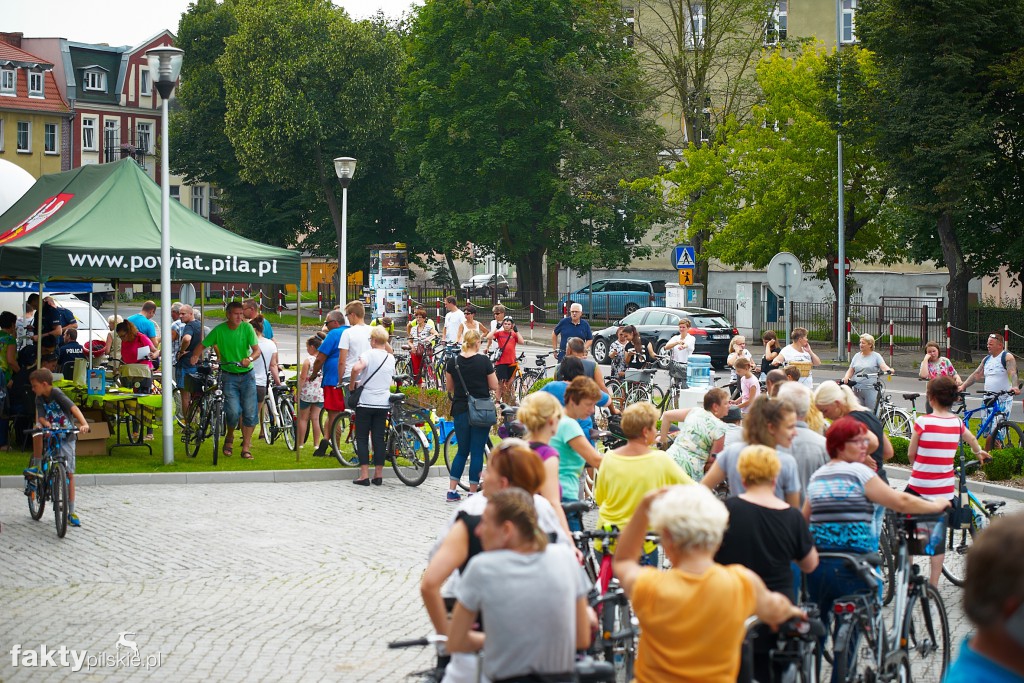 Znakowanie rowerów przed starostwem