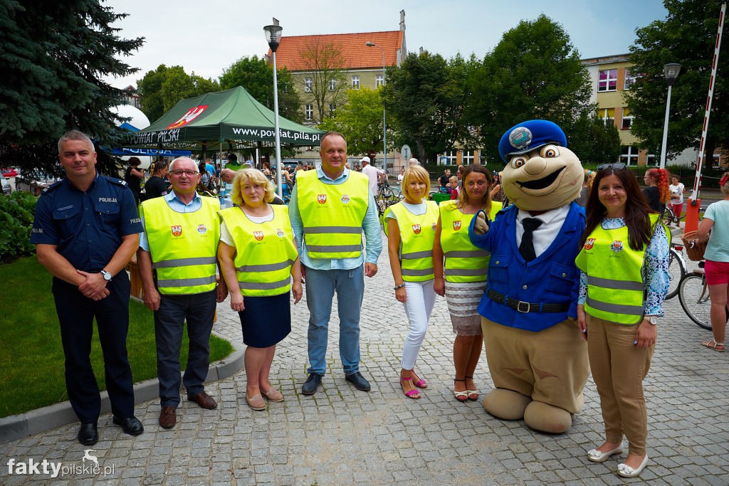 Znakowanie rowerów przed starostwem