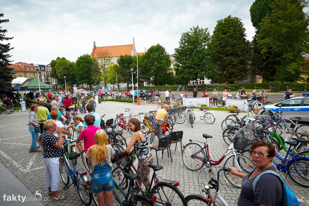 Znakowanie rowerów przed starostwem