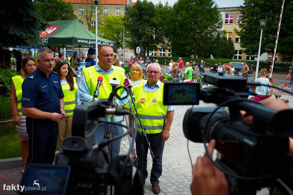 Znakowanie rowerów przed starostwem