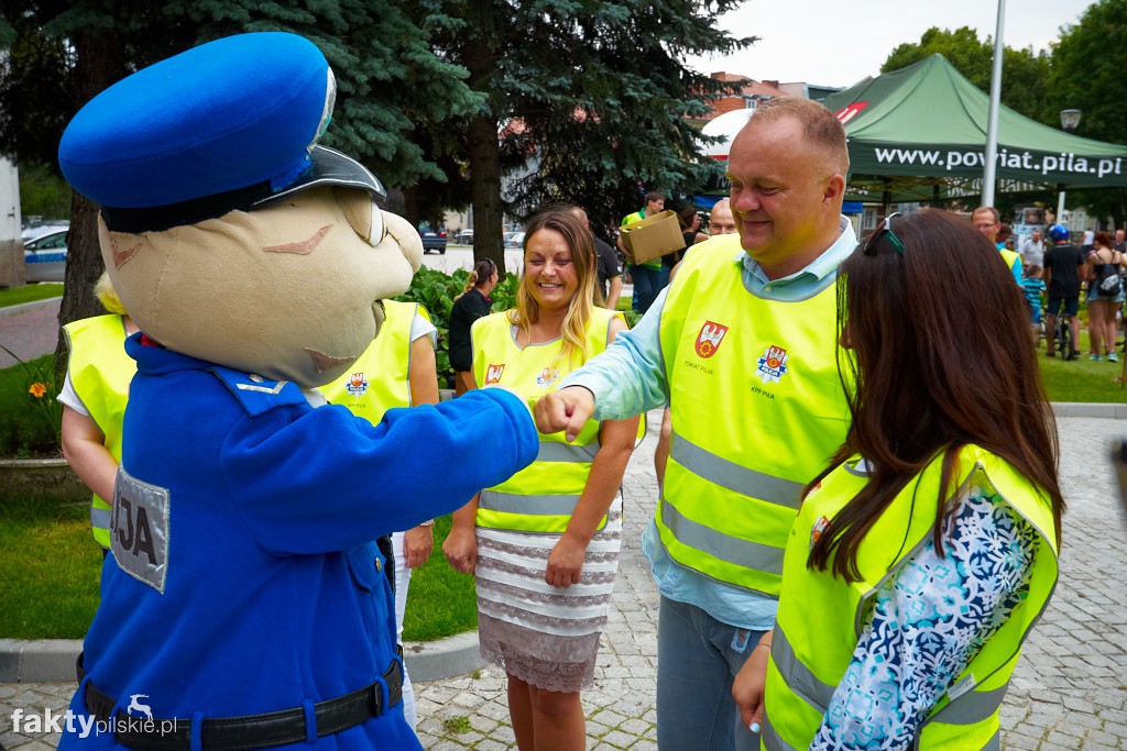 Znakowanie rowerów przed starostwem