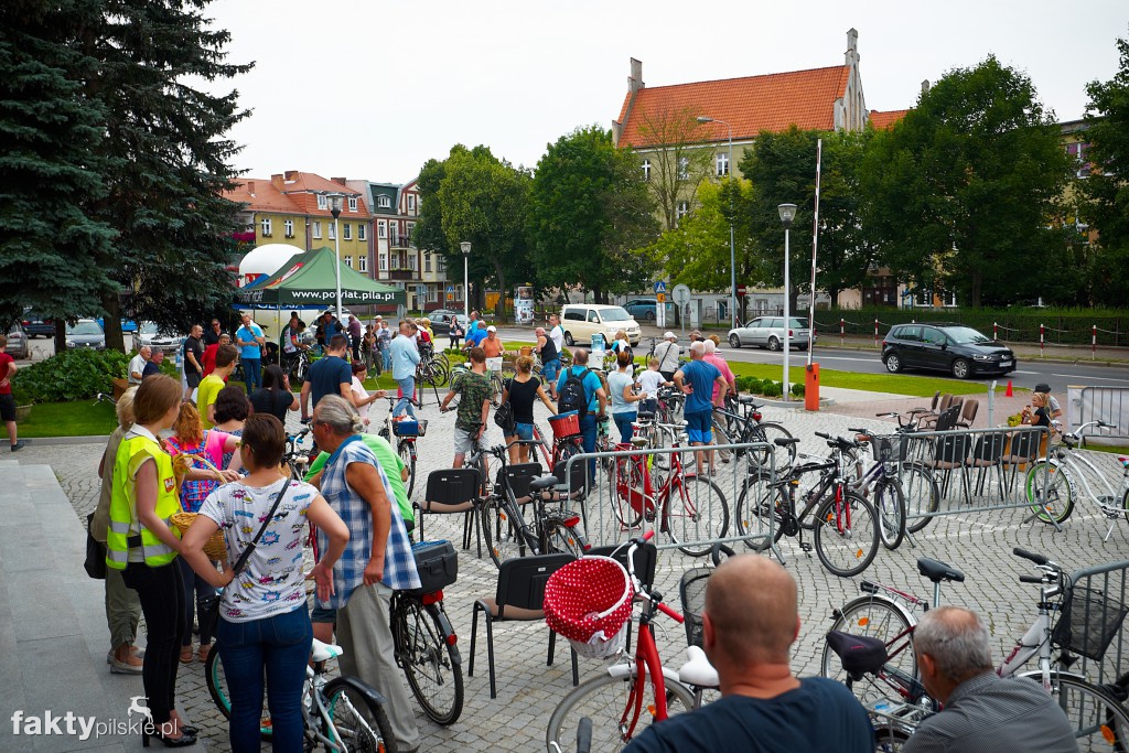 Znakowanie rowerów przed starostwem