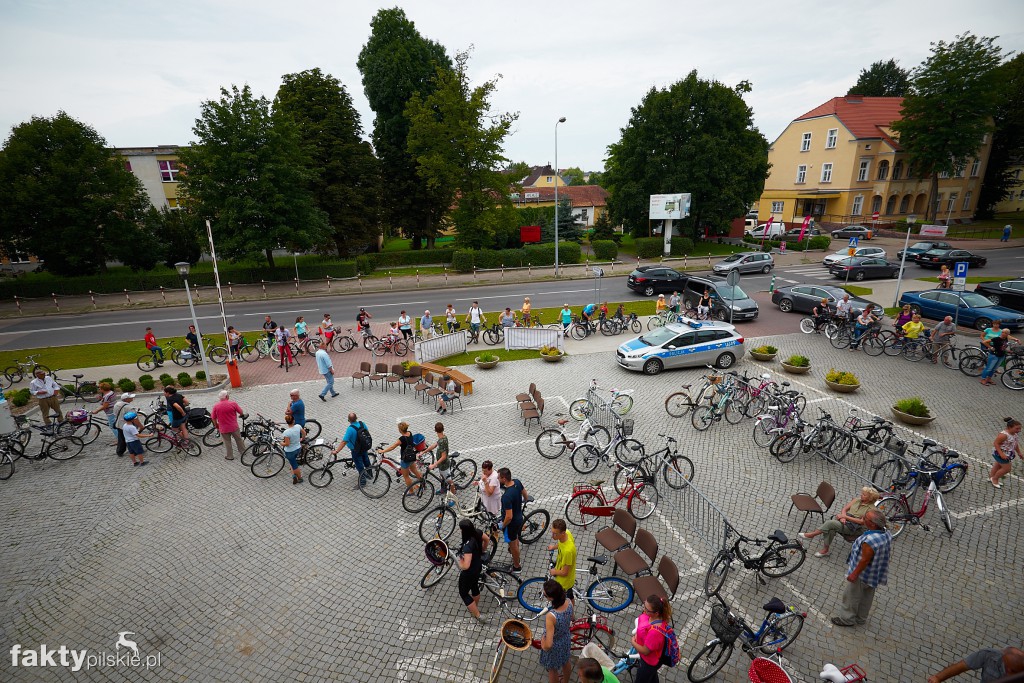 Znakowanie rowerów przed starostwem