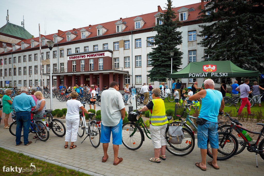 Znakowanie rowerów przed starostwem