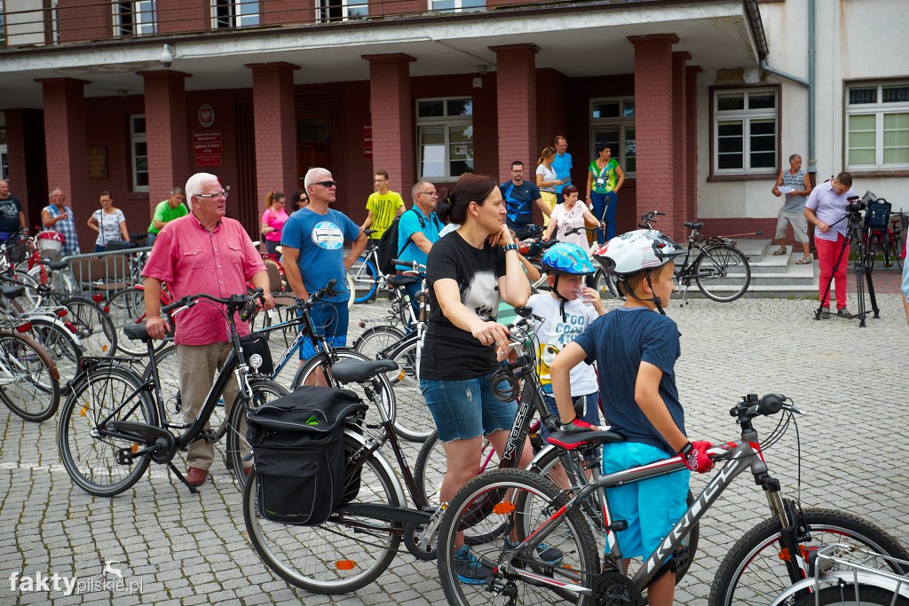 Znakowanie rowerów przed starostwem