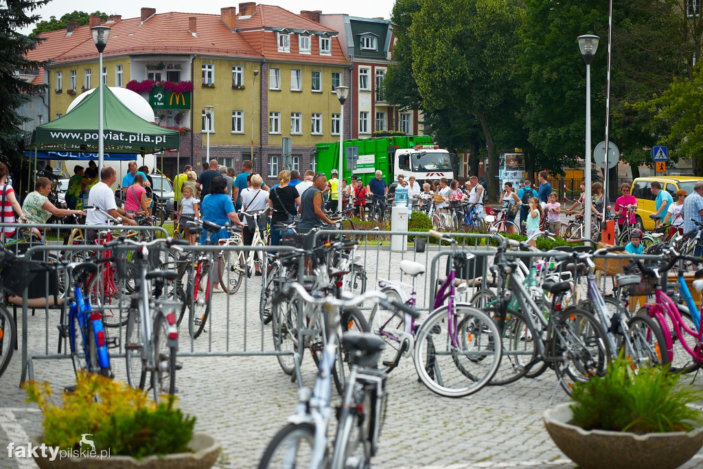 Znakowanie rowerów przed starostwem