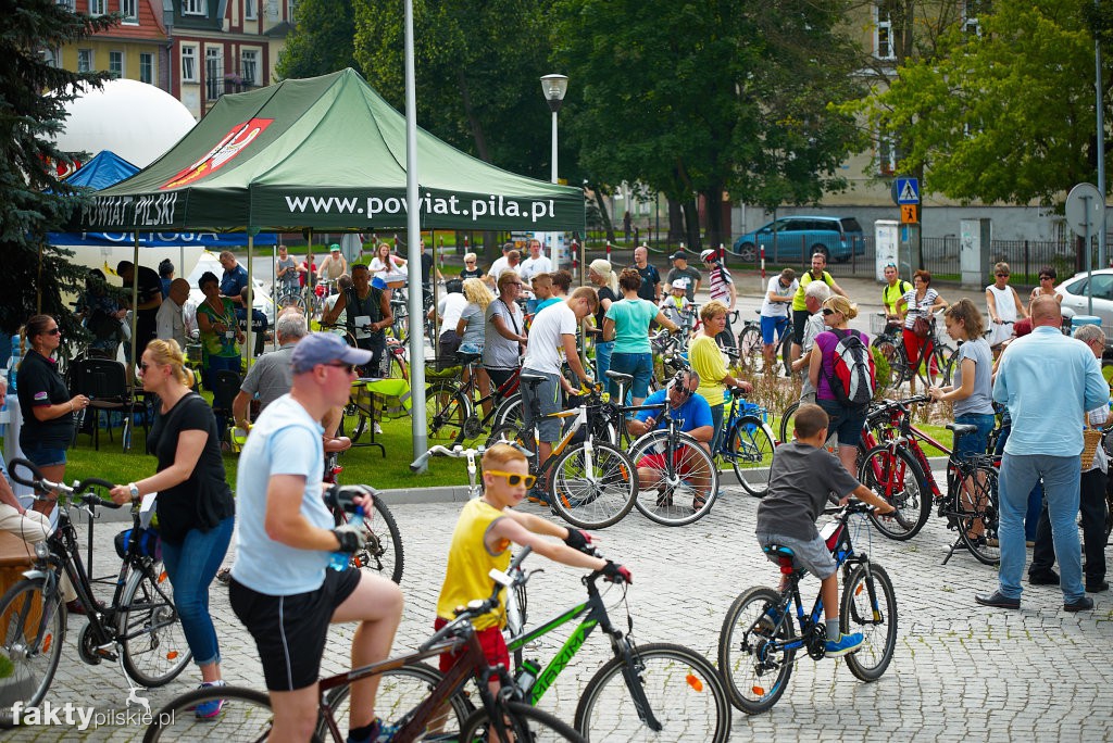 Znakowanie rowerów przed starostwem
