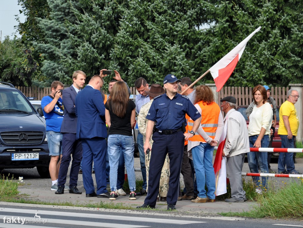 Pikieta przeciwko linii 400 kV