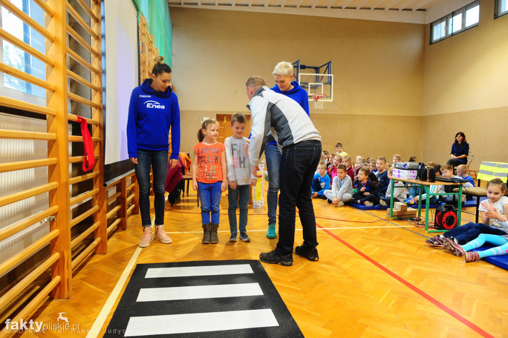 Siatkarki i WORD rozdają odblaski