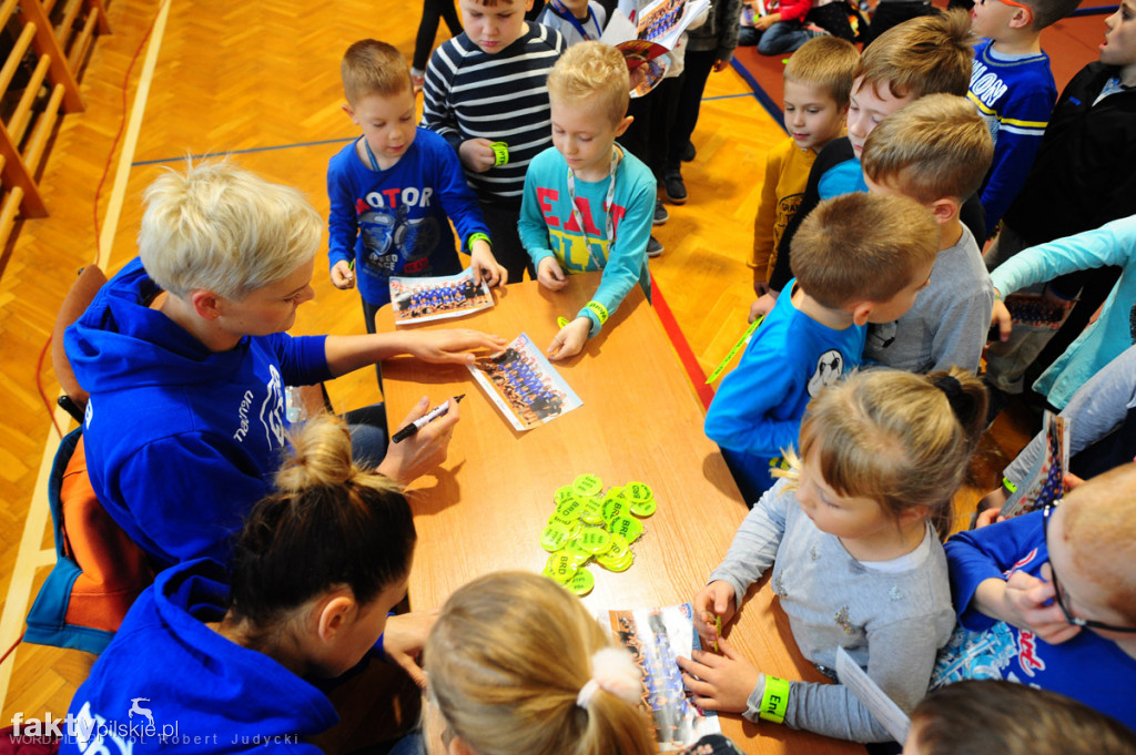 Siatkarki i WORD rozdają odblaski