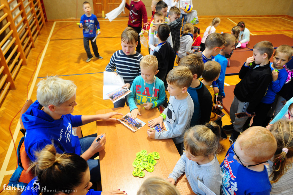 Siatkarki i WORD rozdają odblaski
