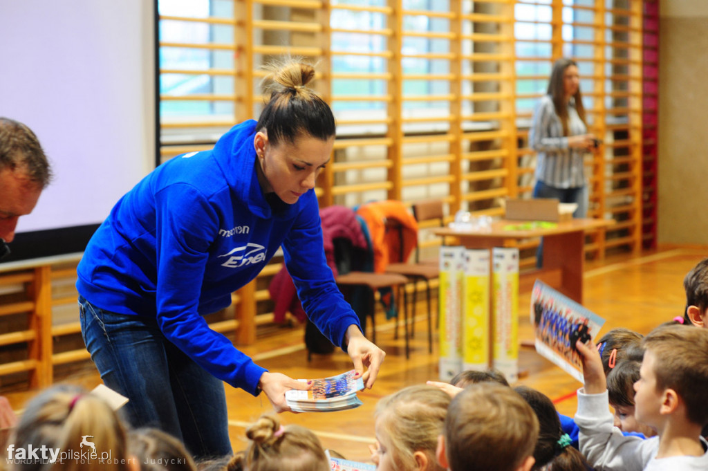 Siatkarki i WORD rozdają odblaski