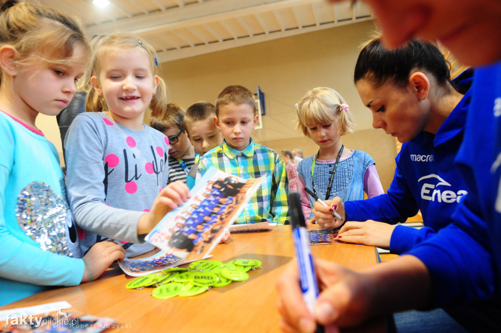 Siatkarki i WORD rozdają odblaski