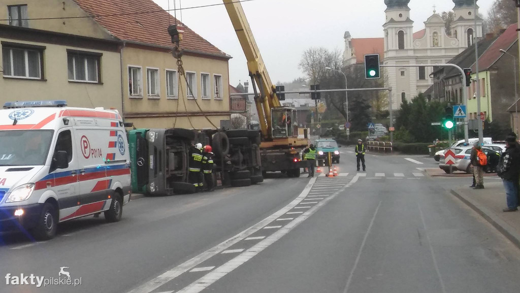 Wypadek ciężarówki w Ujściu