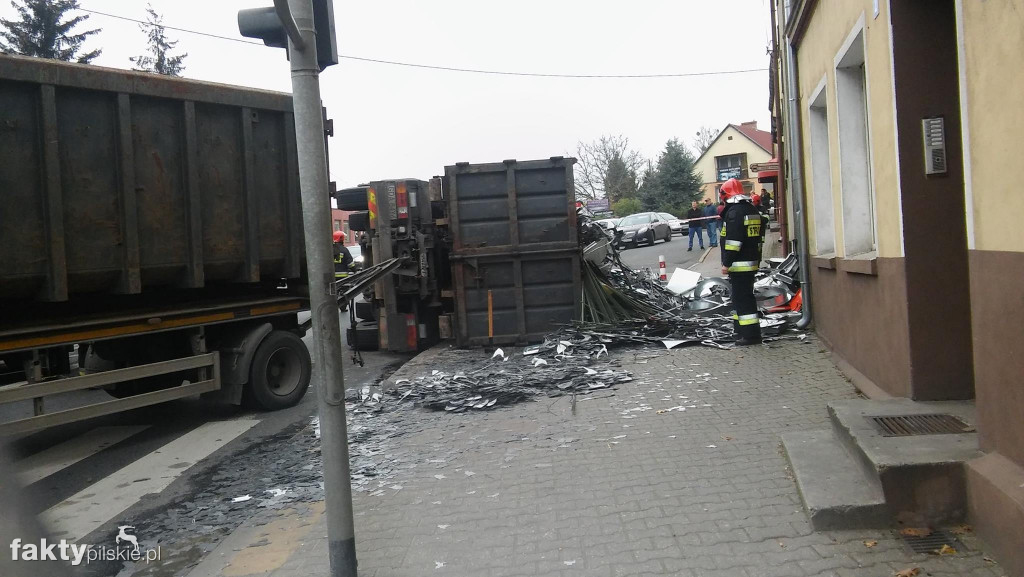 Wypadek ciężarówki w Ujściu