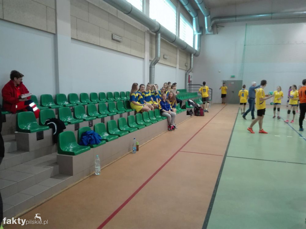 Szczypiorniści z pucharem burmistrza