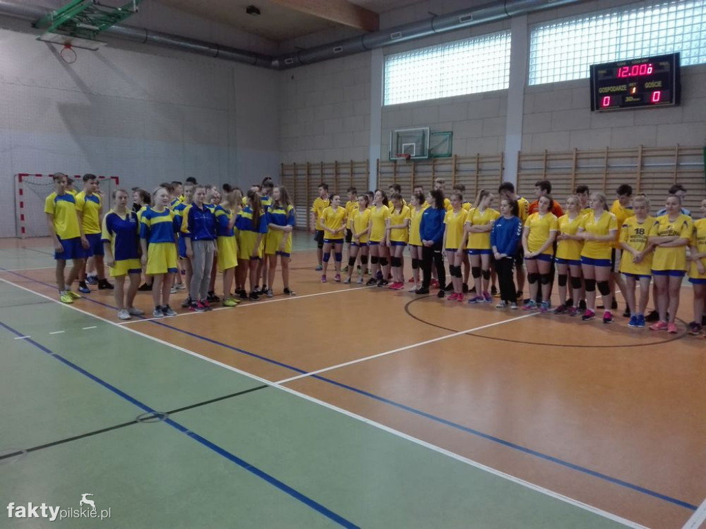 Szczypiorniści z pucharem burmistrza