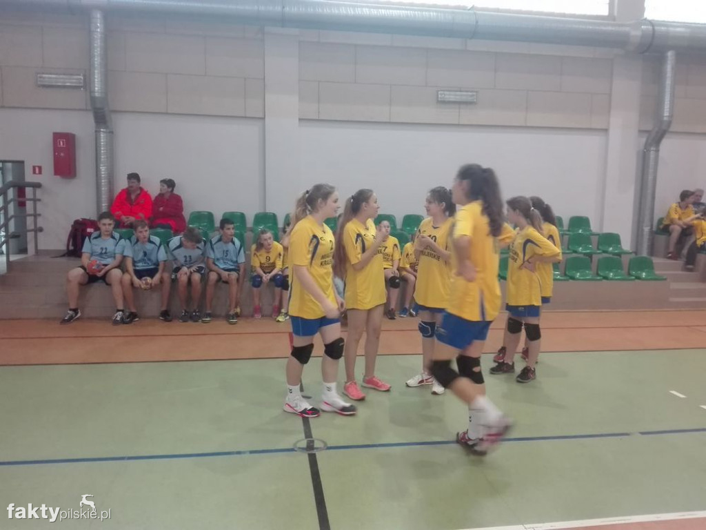 Szczypiorniści z pucharem burmistrza