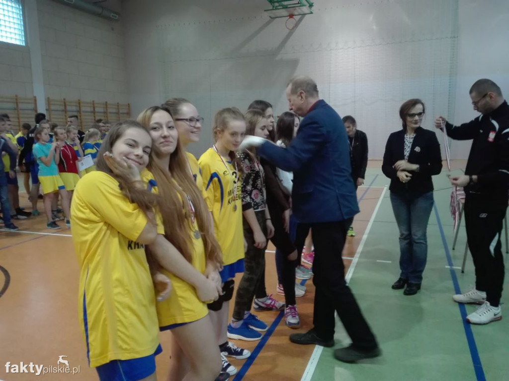 Szczypiorniści z pucharem burmistrza