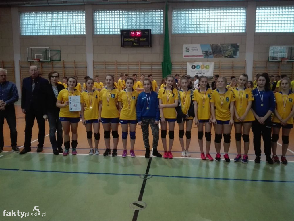 Szczypiorniści z pucharem burmistrza