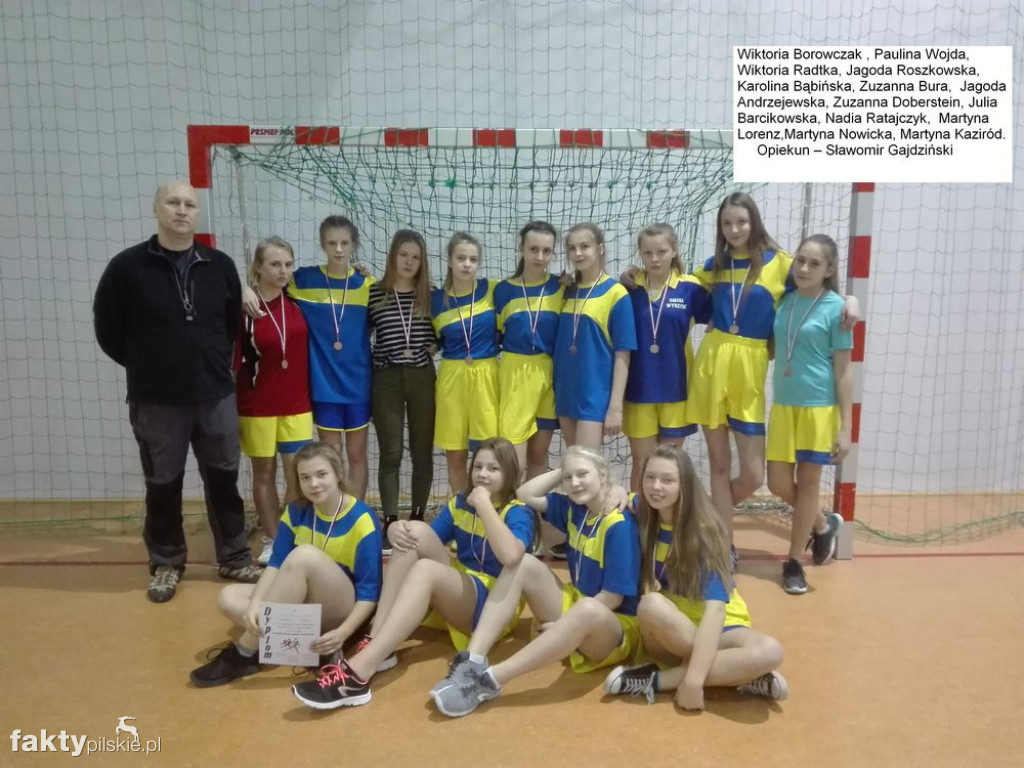 Szczypiorniści z pucharem burmistrza