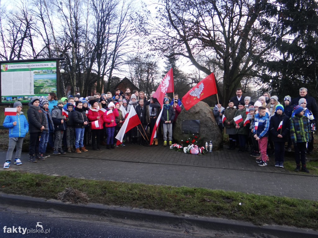 Kwiaty i znicze dla Powstańców Wielkopolskich