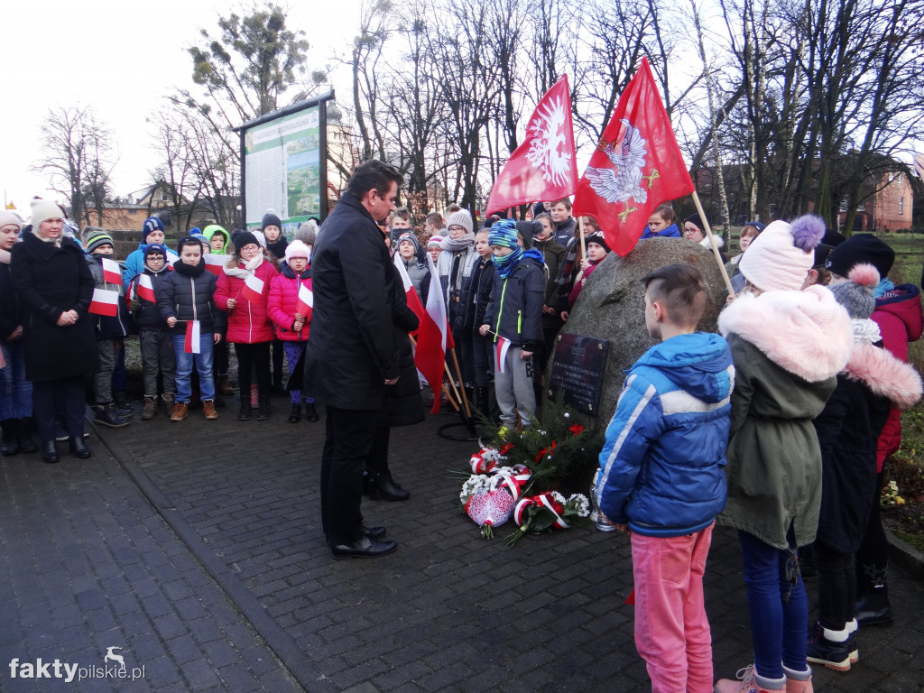Kwiaty i znicze dla Powstańców Wielkopolskich