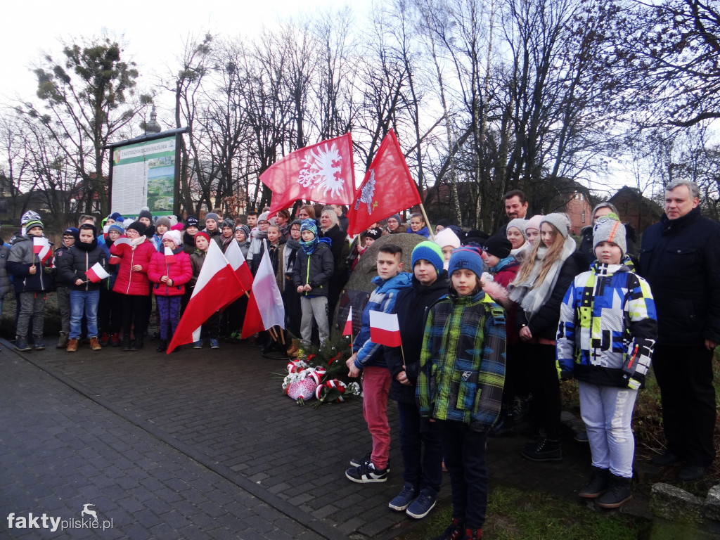 Kwiaty i znicze dla Powstańców Wielkopolskich