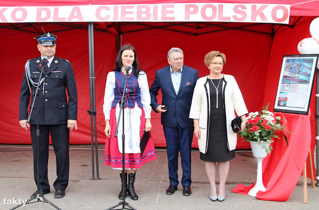 Wyrzysk: 50-metrowa biało-czerwona flaga