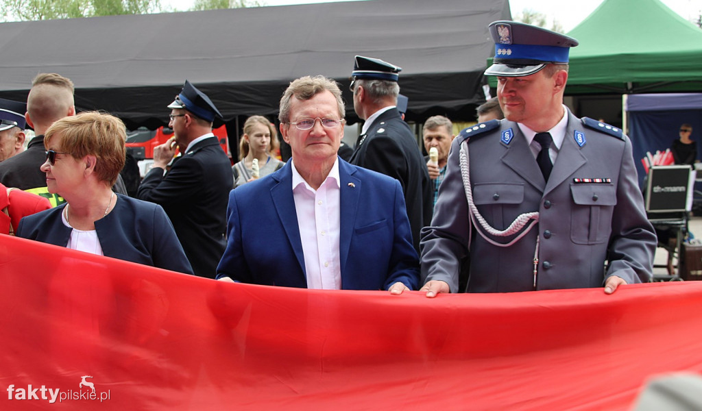 Wyrzysk: 50-metrowa biało-czerwona flaga