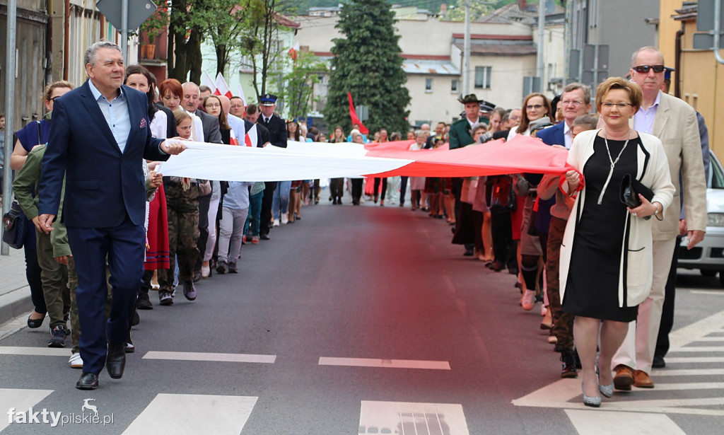 Wyrzysk: 50-metrowa biało-czerwona flaga