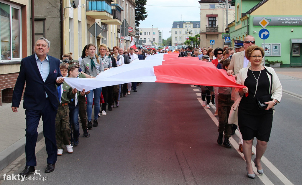 Wyrzysk: 50-metrowa biało-czerwona flaga