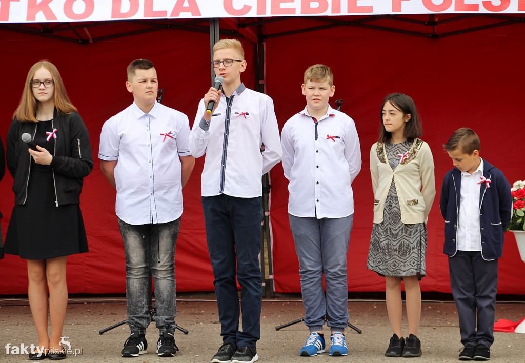 Wyrzysk: 50-metrowa biało-czerwona flaga