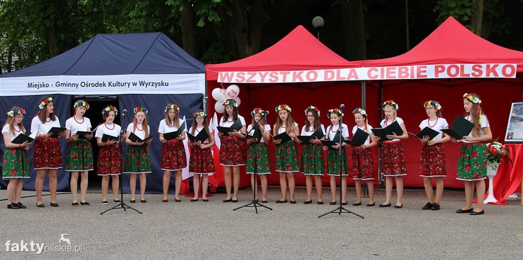 Wyrzysk: 50-metrowa biało-czerwona flaga