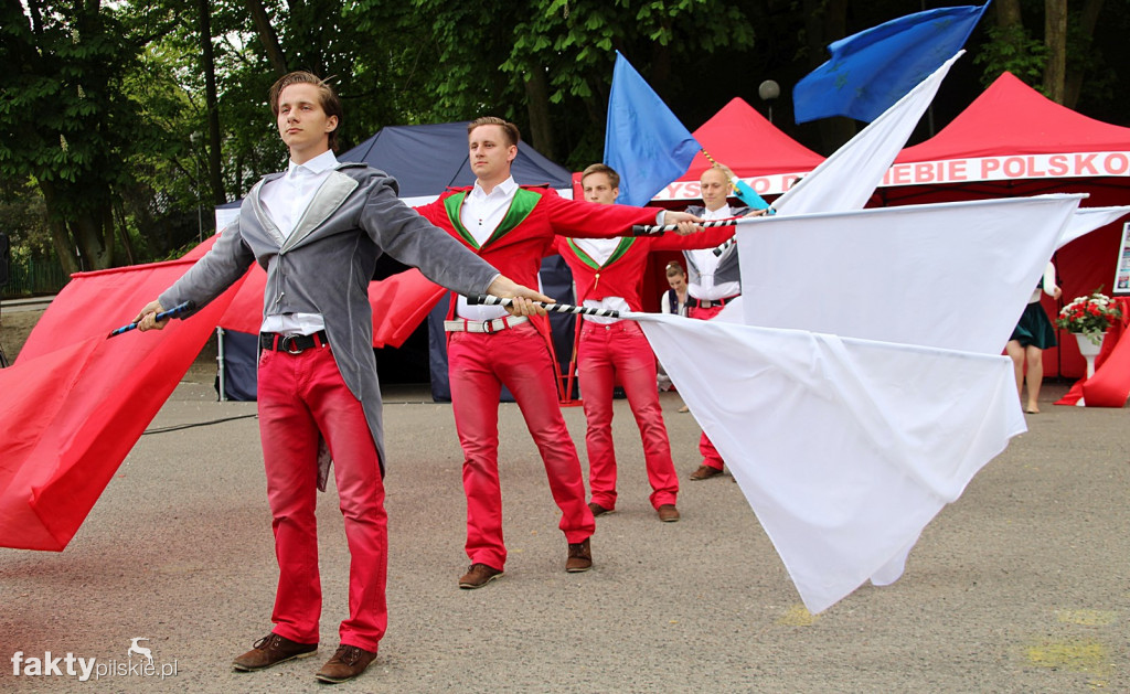 Wyrzysk: 50-metrowa biało-czerwona flaga