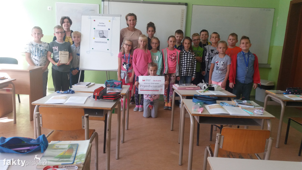 Narodowe czytanie w SP w Falmierowie