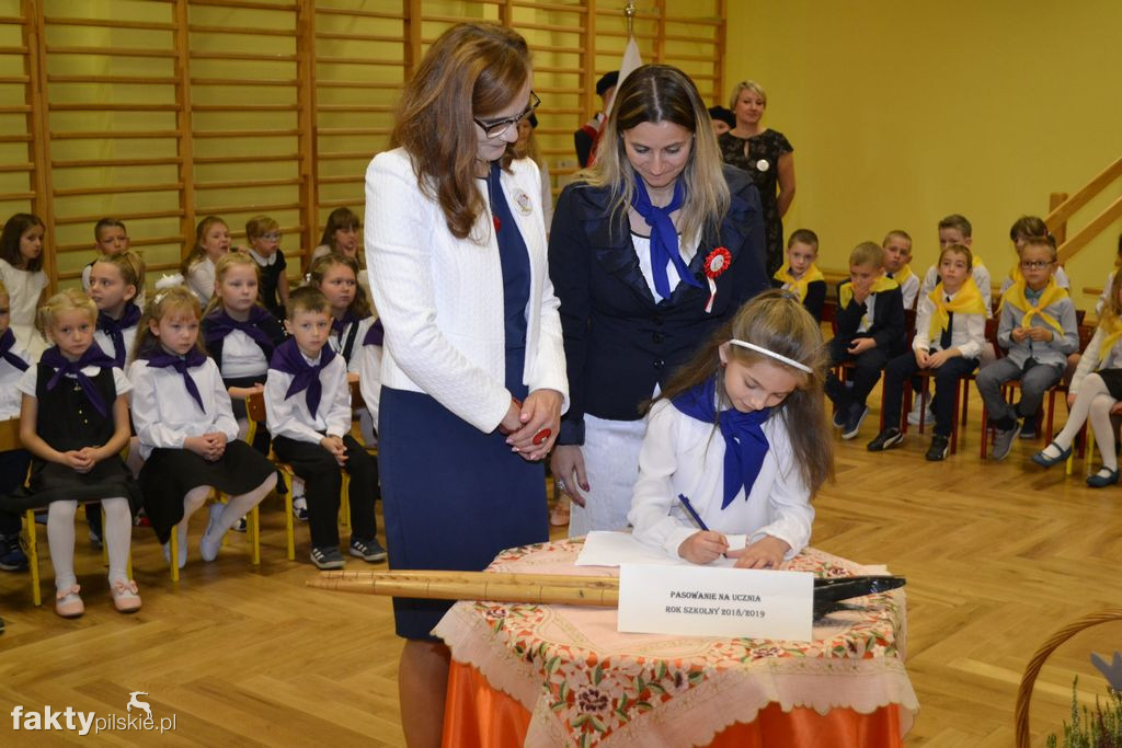 Pasowanie na ucznia w SP w Wyrzysku