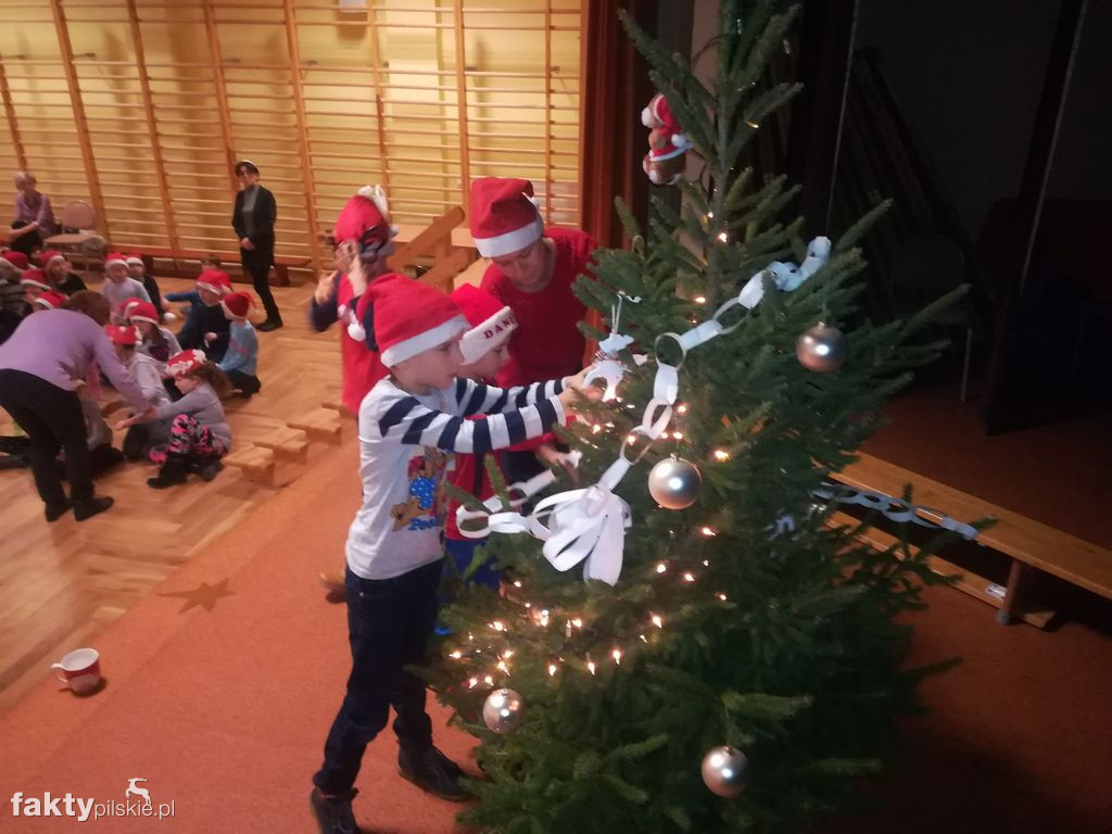 W SP w Wyrzysku ubierali choinkę