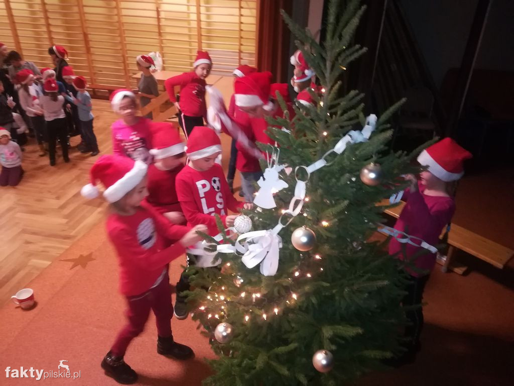 W SP w Wyrzysku ubierali choinkę