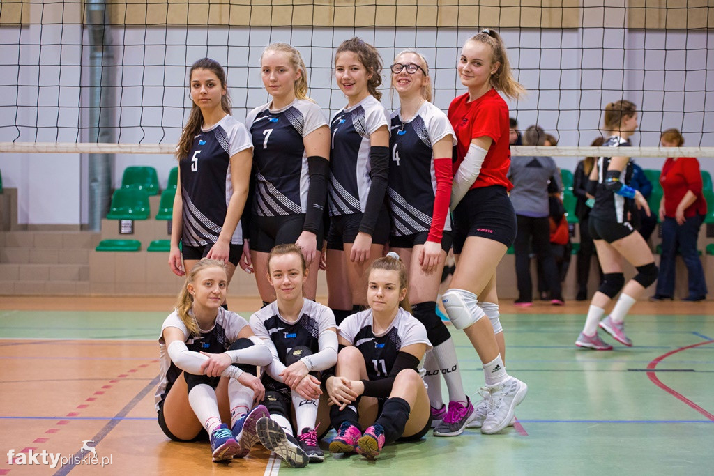 Siatkówka na Dzień Kobiet w Osieku n/Not.