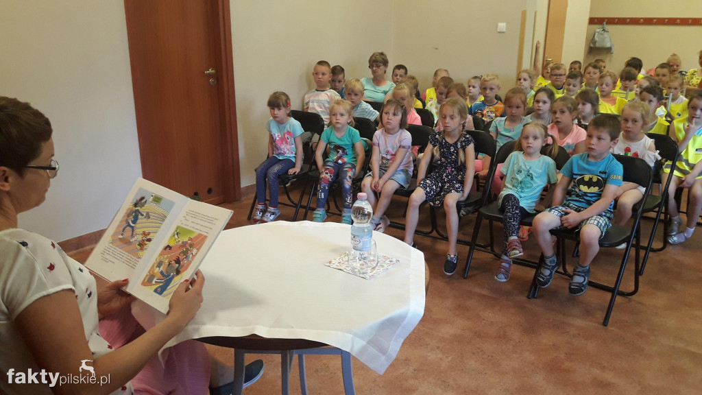 Pszczółki w bibliotece w Wyrzysku