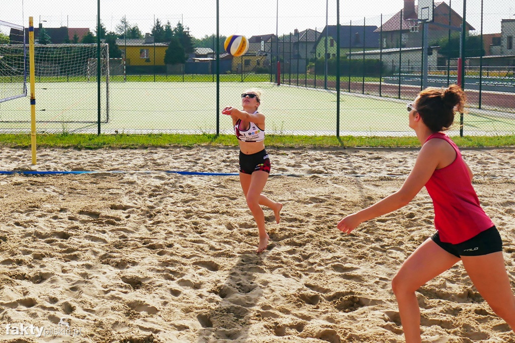 Finał siatkówki plażowej w Osieku n/Not.