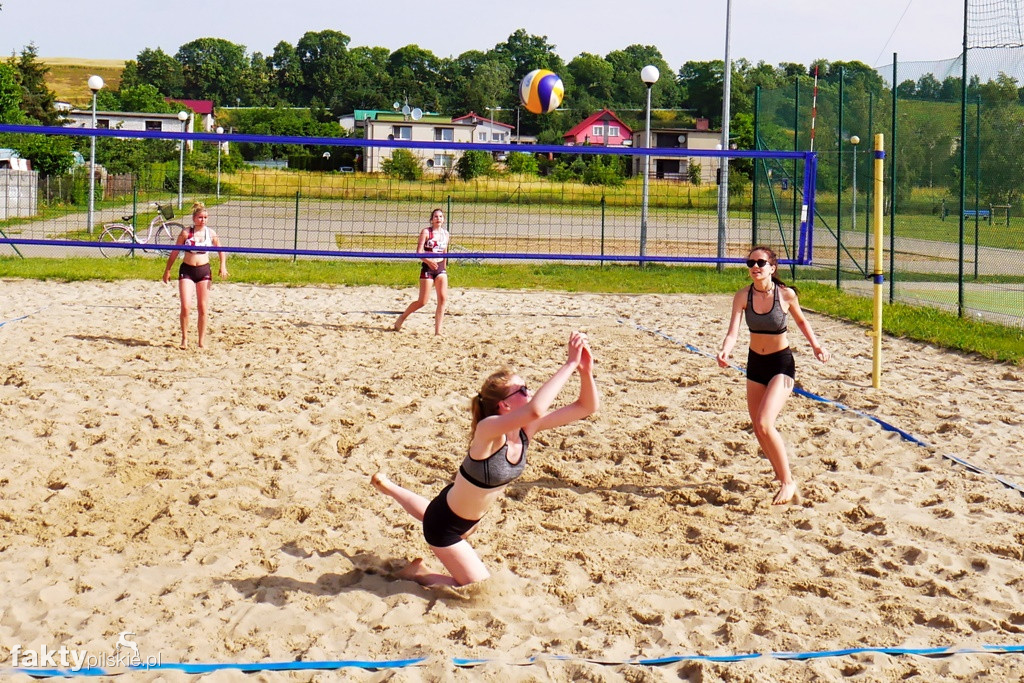Finał siatkówki plażowej w Osieku n/Not.
