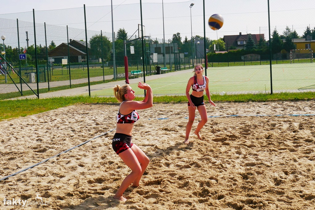 Finał siatkówki plażowej w Osieku n/Not.
