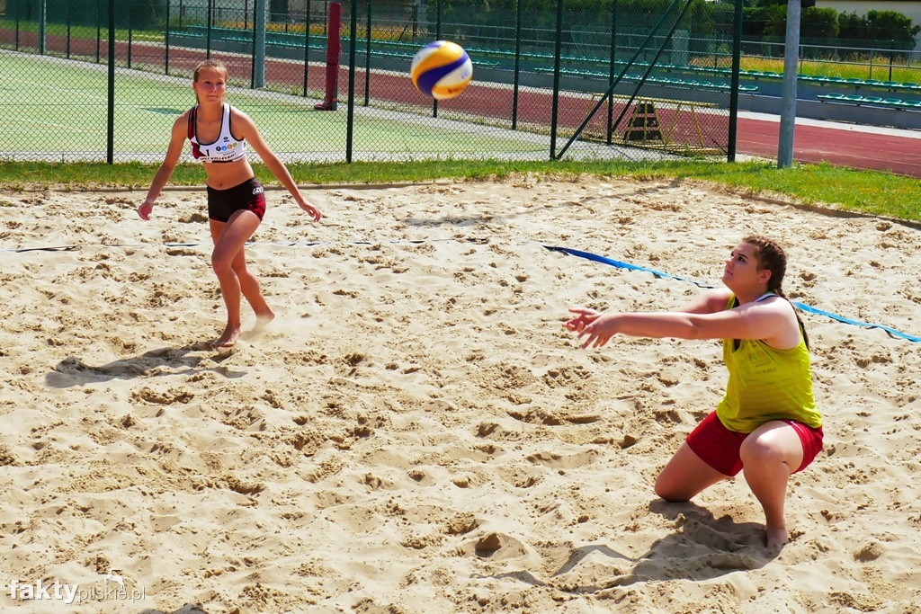 Finał siatkówki plażowej w Osieku n/Not.