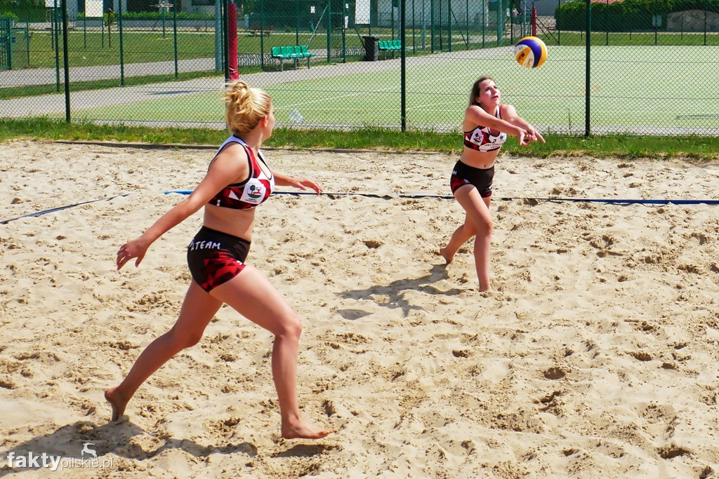 Finał siatkówki plażowej w Osieku n/Not.
